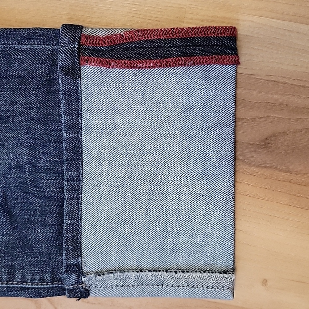 Banana Republic Dark Blue Cropped Jeans With Red Accents On Cuffs - Rockabilly - Picture 2 of 5